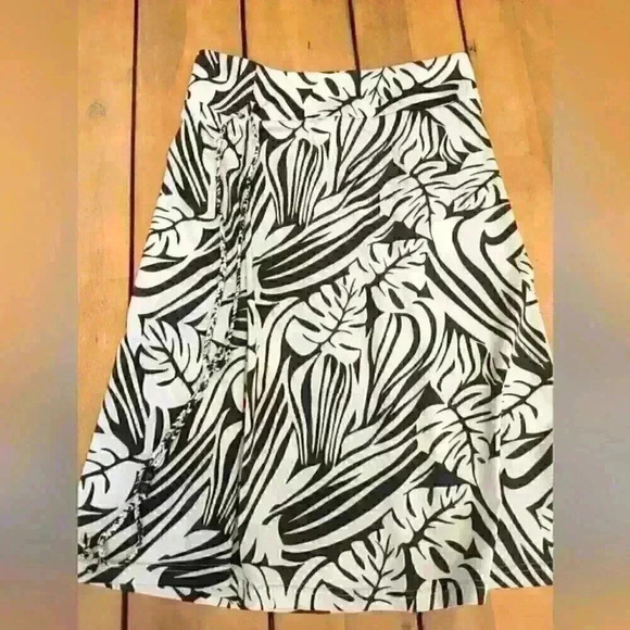 Dynamite High Waisted Brown A line Floral Skirt - Size 1 Great Condition - Picture 2 of 5